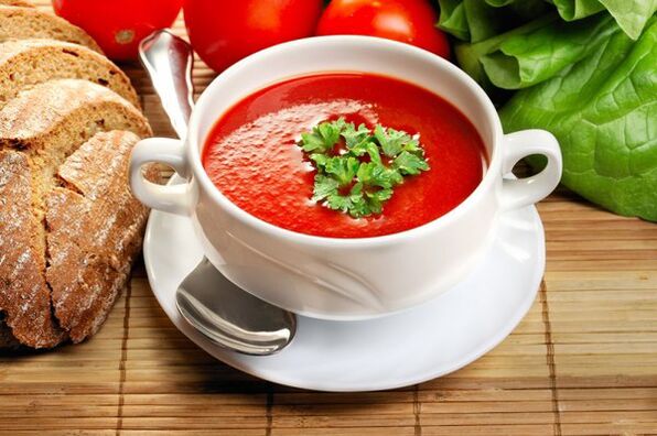 Менюто на питейната диета може да се разнообрази с доматена супа