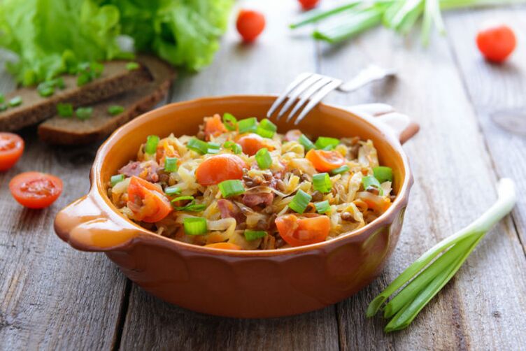При спазване на диета за пиене е разрешено да се приготвят нарязани зеленчукови яхнии