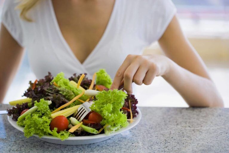 ядене на зеленчукова салата на любимата ви диета